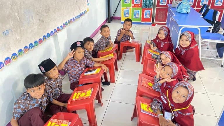 Belajar tematik bersama wali kelas